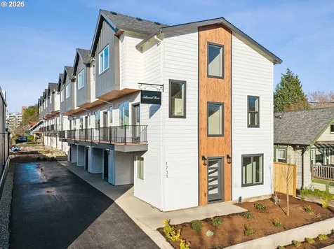 1729 SE Clatsop Street Portland OR 97202