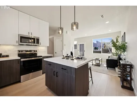 1729 SE Clatsop Street Portland OR 97202