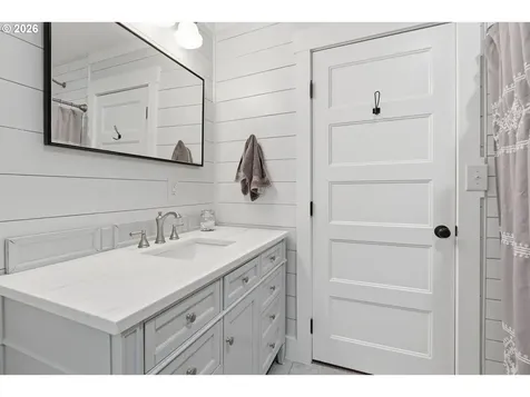5801 NE Abbey Road Carlton OR 97111