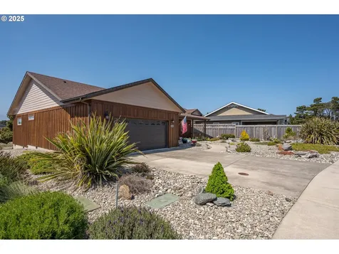 2686 Cedar Loop Drive Bandon OR 97411