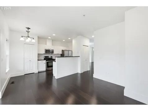 724 NW 118th Avenue Portland OR 97229