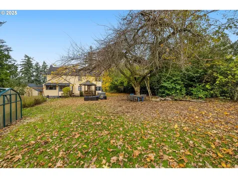 5960 SW Brugger Street Portland OR 97219