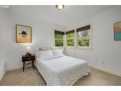 5960 SW Brugger Street Portland OR 97219