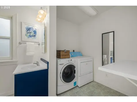 5960 SW Brugger Street Portland OR 97219