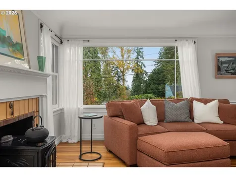 5960 SW Brugger Street Portland OR 97219