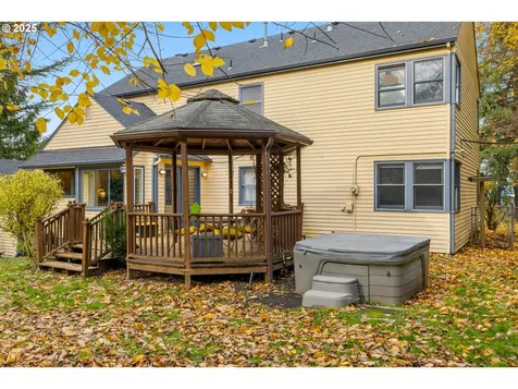 5960 SW Brugger Street Portland OR 97219