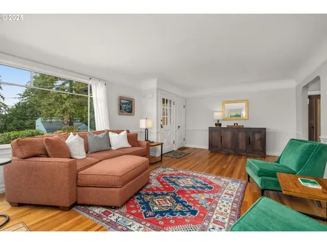 5960 SW Brugger Street Portland OR 97219