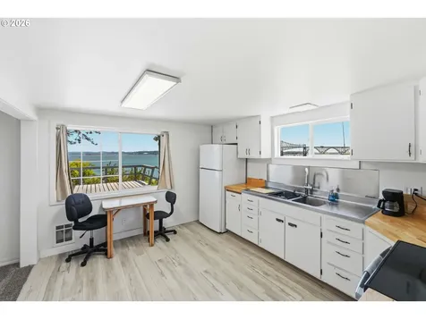93712 Mallard Lane North Bend OR 97459