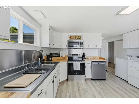 93712 Mallard Lane North Bend OR 97459