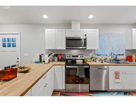 1907 Willow Street Sweet Home OR 97386