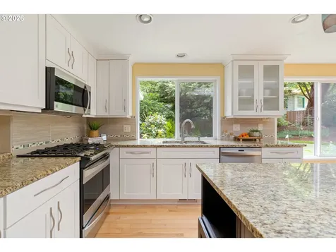7118 SW Canby Lane Portland OR 97223