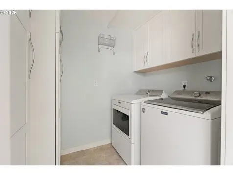 7118 SW Canby Lane Portland OR 97223