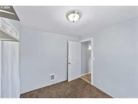 1023 18th Street Myrtle Point OR 97458