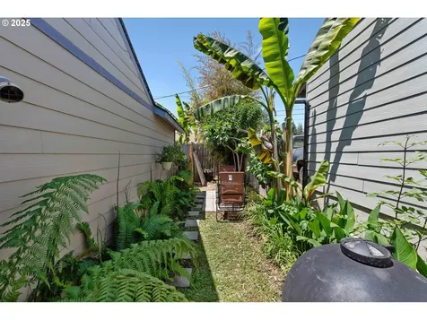 1023 18th Street Myrtle Point OR 97458