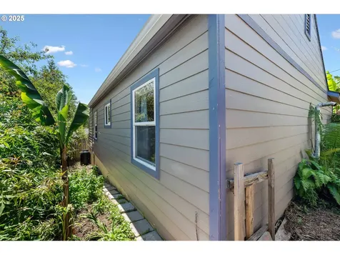 1023 18th Street Myrtle Point OR 97458