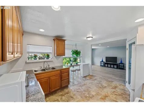 1023 18th Street Myrtle Point OR 97458