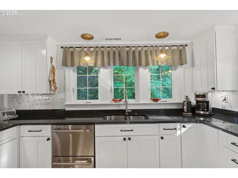 18665 Trillium Drive West Linn OR 97068