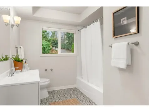 5381/5383 SW Humphrey Boulevard Portland OR 97221