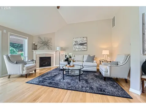 8256 SW Matthew Park Street Portland OR 97224