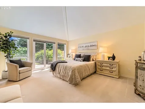 8256 SW Matthew Park Street Portland OR 97224