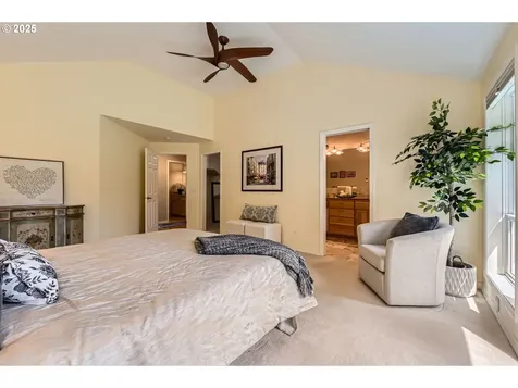 8256 SW Matthew Park Street Portland OR 97224