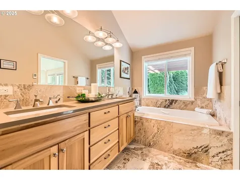 8256 SW Matthew Park Street Portland OR 97224