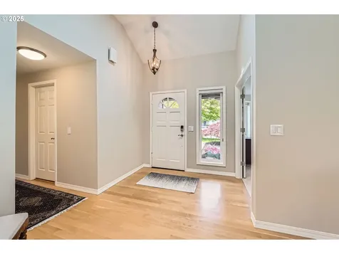 8256 SW Matthew Park Street Portland OR 97224