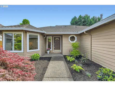 8256 SW Matthew Park Street Portland OR 97224