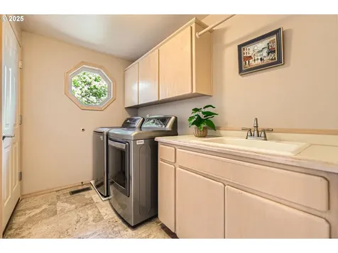 8256 SW Matthew Park Street Portland OR 97224