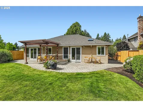 8256 SW Matthew Park Street Portland OR 97224