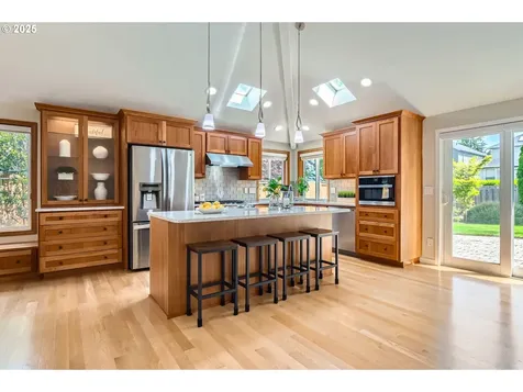 8256 SW Matthew Park Street Portland OR 97224