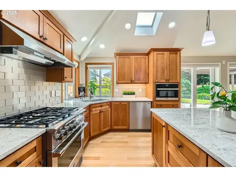 8256 SW Matthew Park Street Portland OR 97224