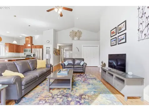 2418 Equestrian Loop S Salem OR 97302