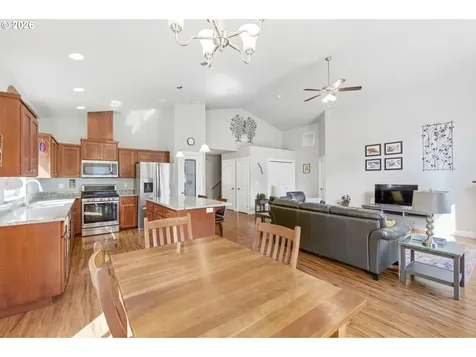 2418 Equestrian Loop S Salem OR 97302