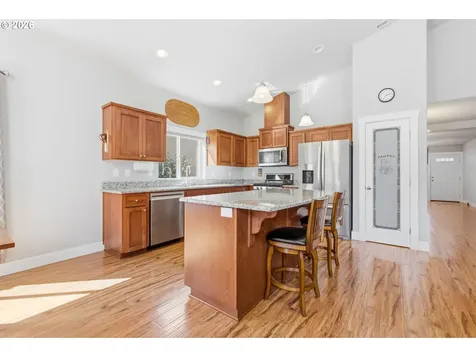 2418 Equestrian Loop S Salem OR 97302
