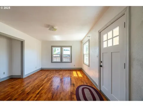 35 W Mary Street Lebanon OR 97355