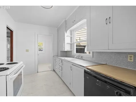 35 W Mary Street Lebanon OR 97355