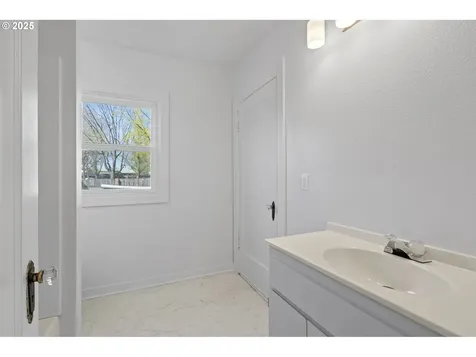 35 W Mary Street Lebanon OR 97355