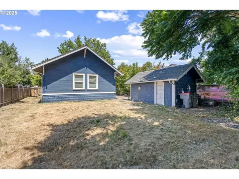 128 NW 9th Street Mcminnville OR 97128