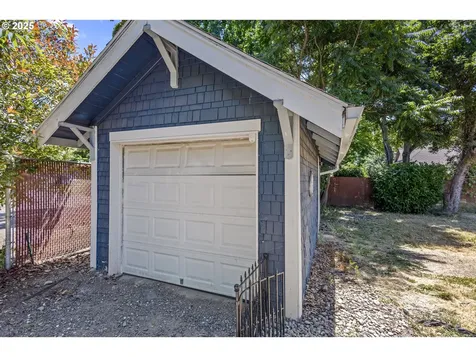 128 NW 9th Street Mcminnville OR 97128