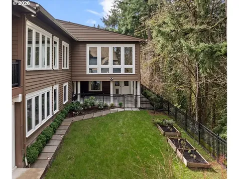 2744 SW Sherwood Drive Portland OR 97201