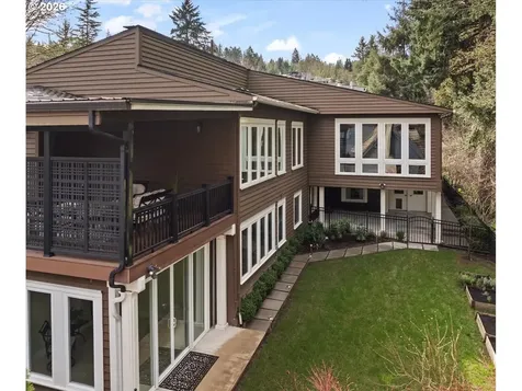 2744 SW Sherwood Drive Portland OR 97201