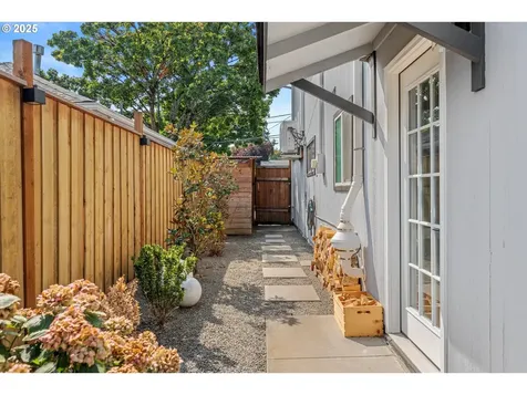 1515 SW Carson Street Portland OR 97219