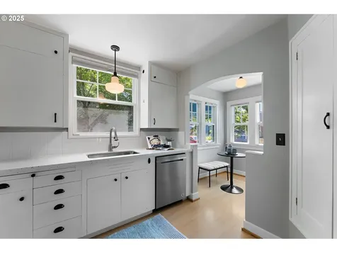 6907 NE Alameda Street Portland OR 97213