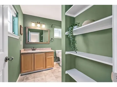 2668 NE 6th Place Portland OR 97212