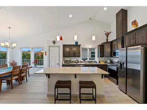 822 Spyglass Drive Bandon OR 97411