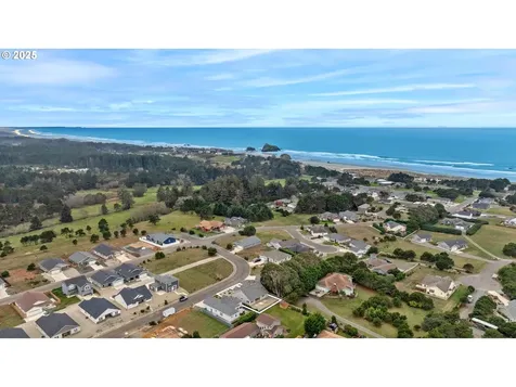 822 Spyglass Drive Bandon OR 97411