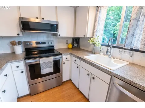 1827 NE Multnomah Street Portland OR 97232