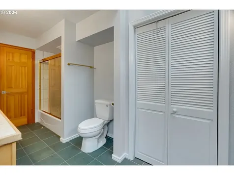 9638 SW 50th Avenue Portland OR 97219