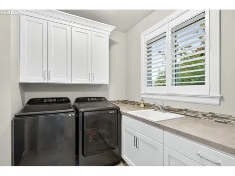 1240 SW Ophelia Street Portland OR 97219